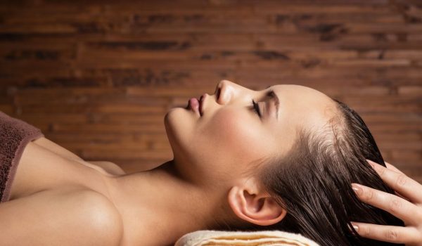 Le massage crânien, un soin traditionnel indonésien, entre lâcher-prise et bien-être